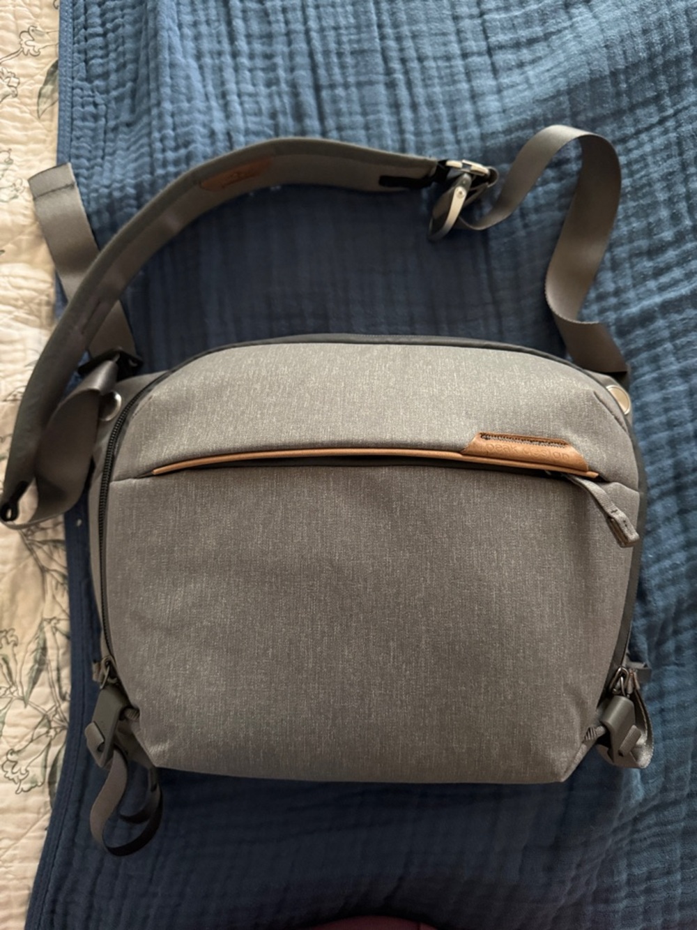 Peak Design Gray 6L camera Shoulder Bag - Travel Sling